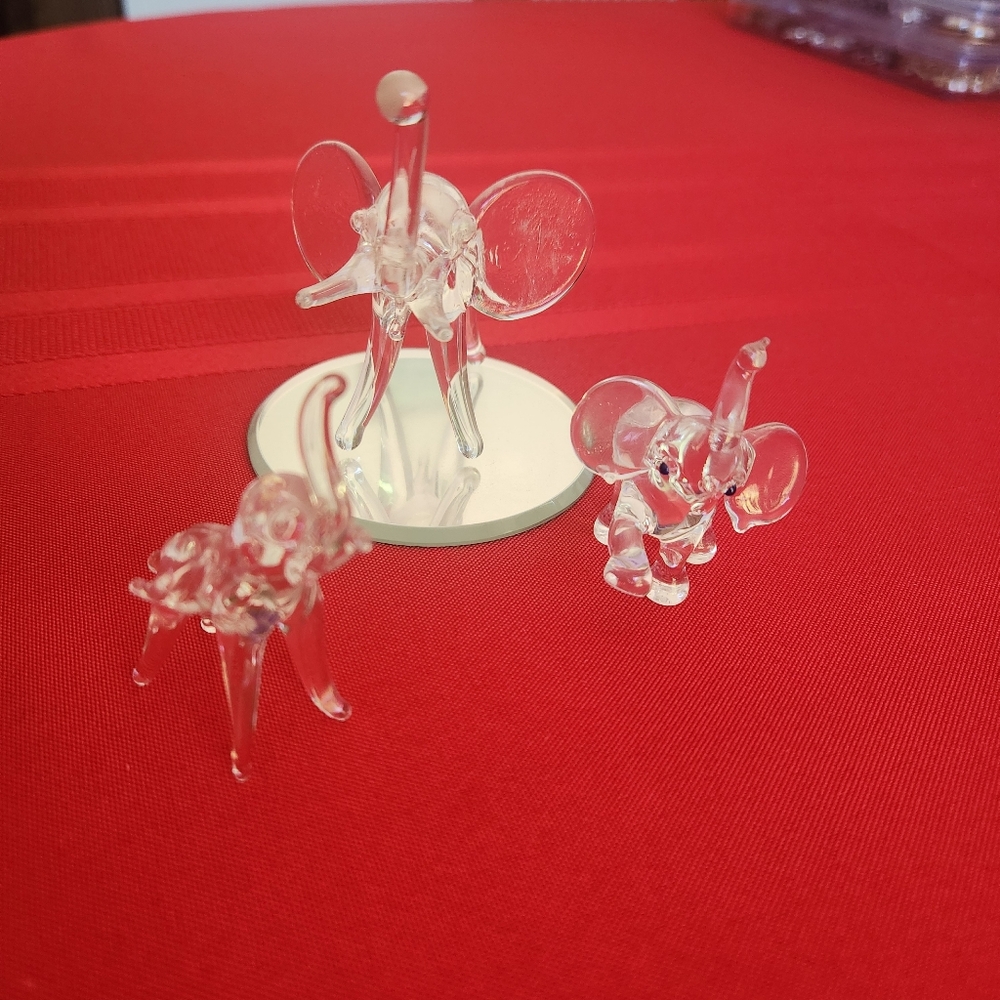 Clear Glass Elephant Figurines Set
